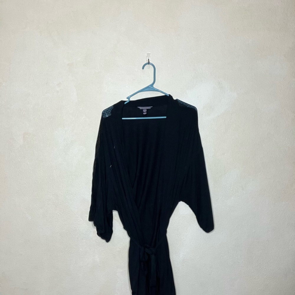 Robe with tie and lace shoulders